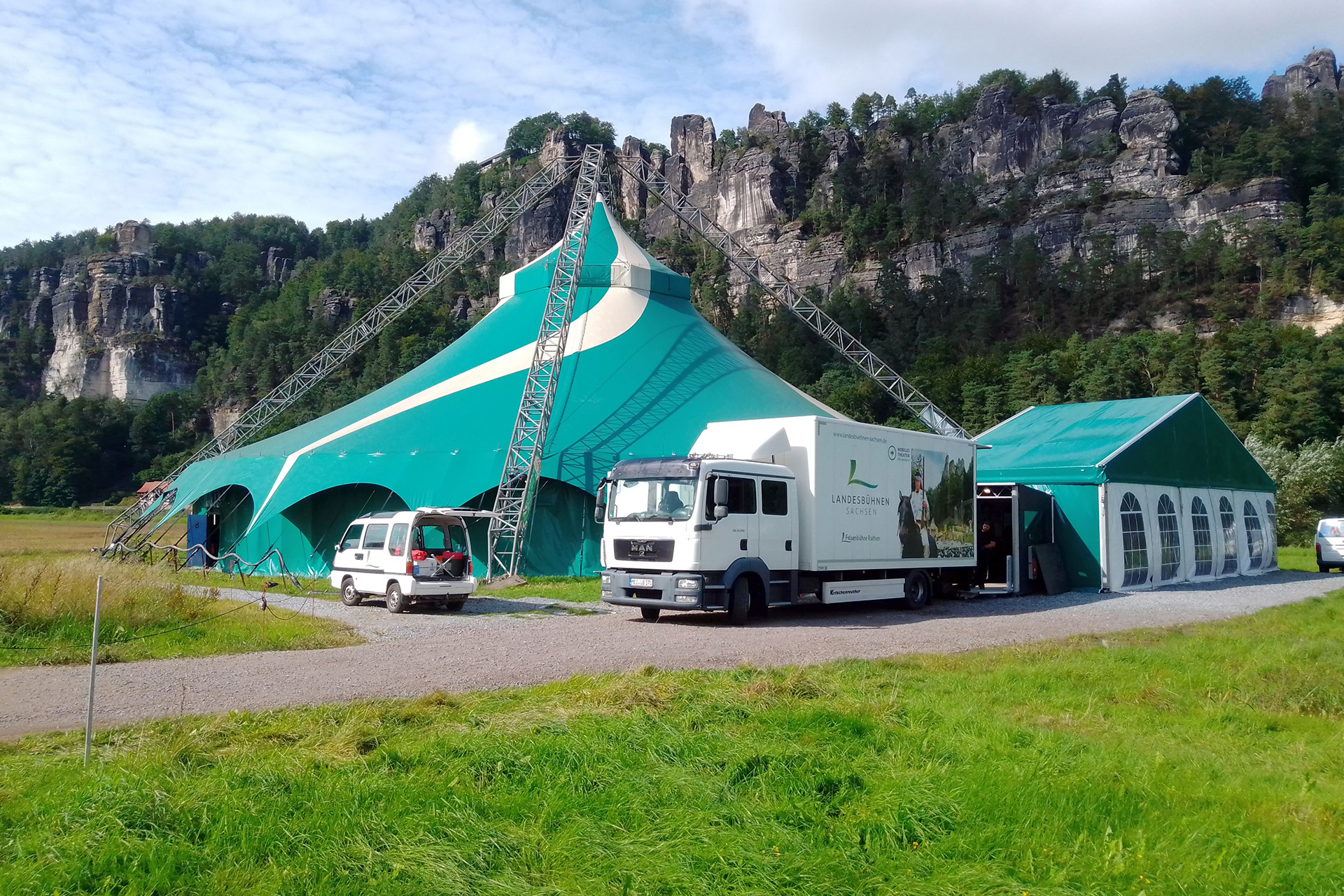 Landesbühnen Sachsen - Abbau des Theaterzeltes