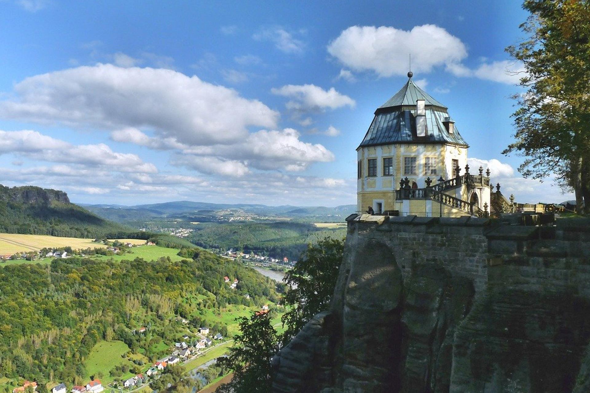Landesbühnen Sachsen - Gastspielort Staatsweingut Schloss Wackerbarth