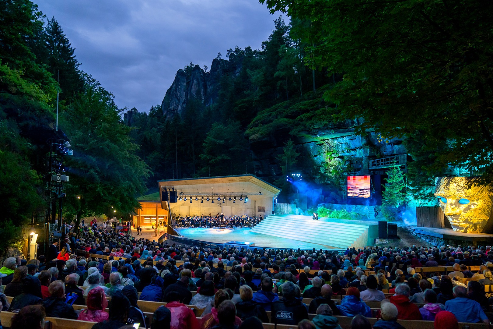 Programm der »Felsenbühnen Festspiele« 2024 im Kurort Rathen - zum Beitrag